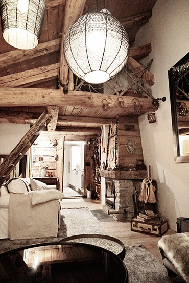 Séjour avec cheminée au chalet d'Élise - La Plagne 1800 (Savoie - France)